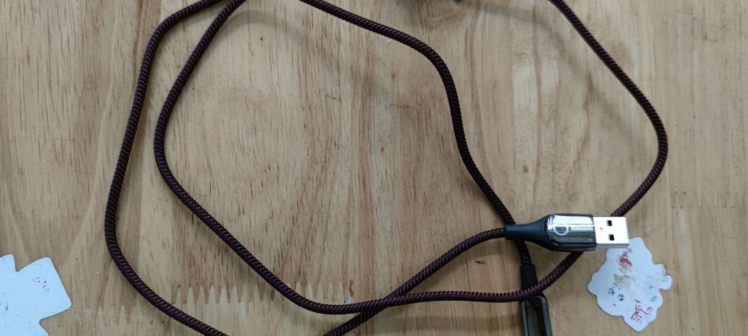 Dây cáp sạc rất đẹp, nhưng sao mình sạc đến sáng đèn vẫn nhấp nháy màu đỏ không chuyển sang xanh lá nghĩa là vẫn đang tiếp tục sạc. Shop tư vấn giúp mình