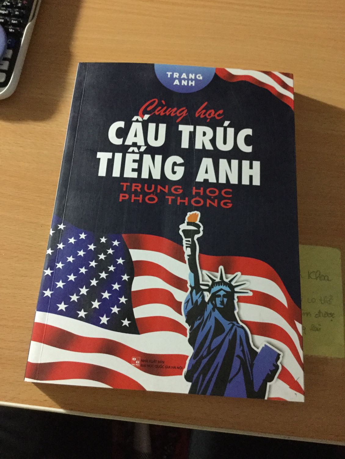 Thấy giá sale 39k nên vợt luôn e nó, mk đặt hàng vào 9h tối mà khoảng 11h sáng hôm sau đã nhận dc sách r, sách mới và nội dung thì chất lượng lắm nhé, chi tiết từ lớp 10 đến 12 luôn ạ??