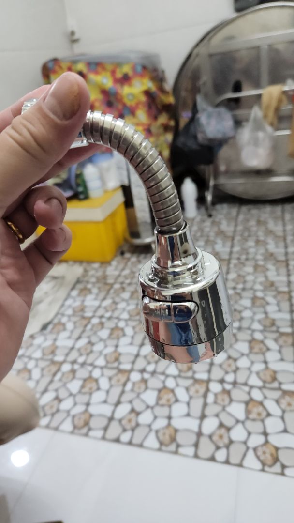 đã nhận được hàng. y với trong hình shop. khi về đầu gắn bằng nhưa, cạn không gắn vào vòi được. dây lỏng lẻo, đụng cái vở. nói chung vô dụng. Tốn tiền không làm được gì