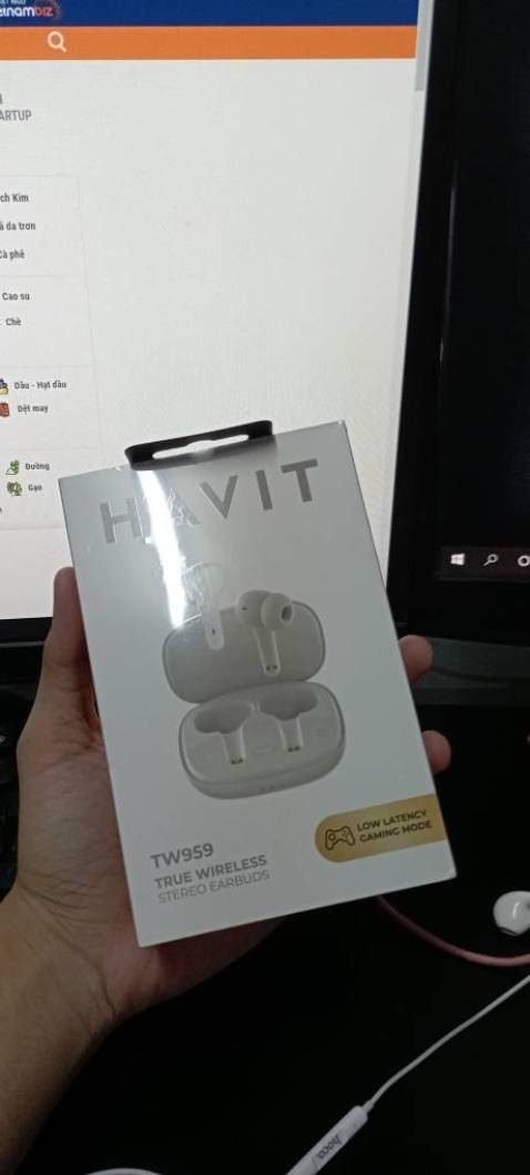 Giao hàng rất nhanh. Đóng gói chắc chắn. Màu sản phẩm đẹp. Âm thanh rât hay trong tầm giá. hàng mới nguyên seal