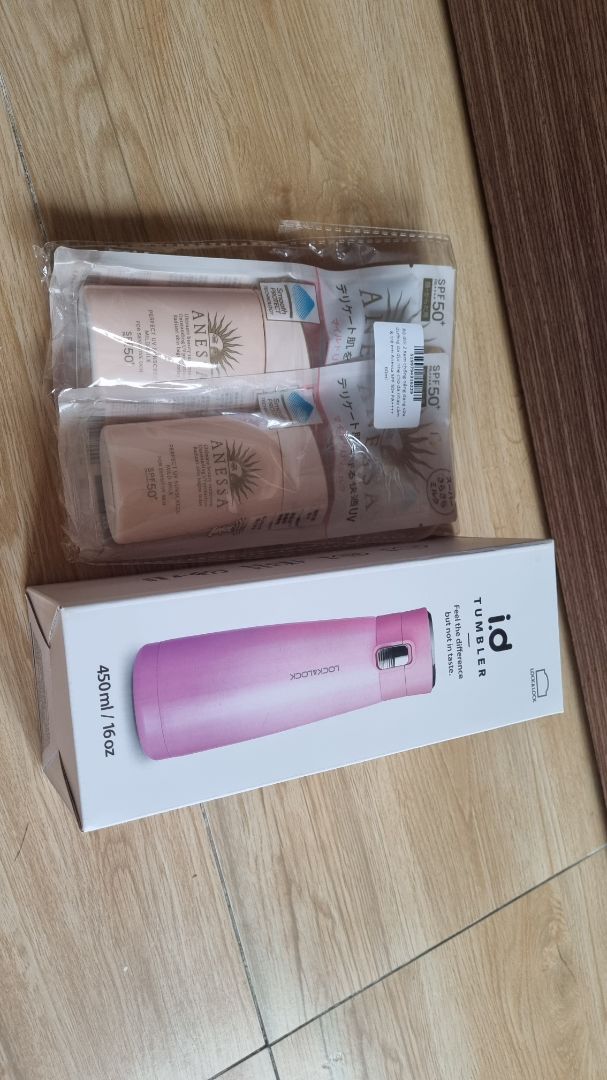 Kcn của hãng quá quen rồi, mình cũng k đanh giá chất lượng làm gì, chỉ comment về cái bình quà tặng. Hihi, siu xinh nha. Màu hồng dễ thương vô đối. Tiki giao nhanh, sp tốt, date xa. Hài lòng ạ! Kcn của hãng quá quen rồi, mình cũng k đanh giá chất lượng làm gì, chỉ comment về cái bình quà tặng. Hihi, siu xinh nha. Màu hồng dễ thương vô đối. Tiki giao nhanh, sp tốt, date xa. Hài lòng ạ!