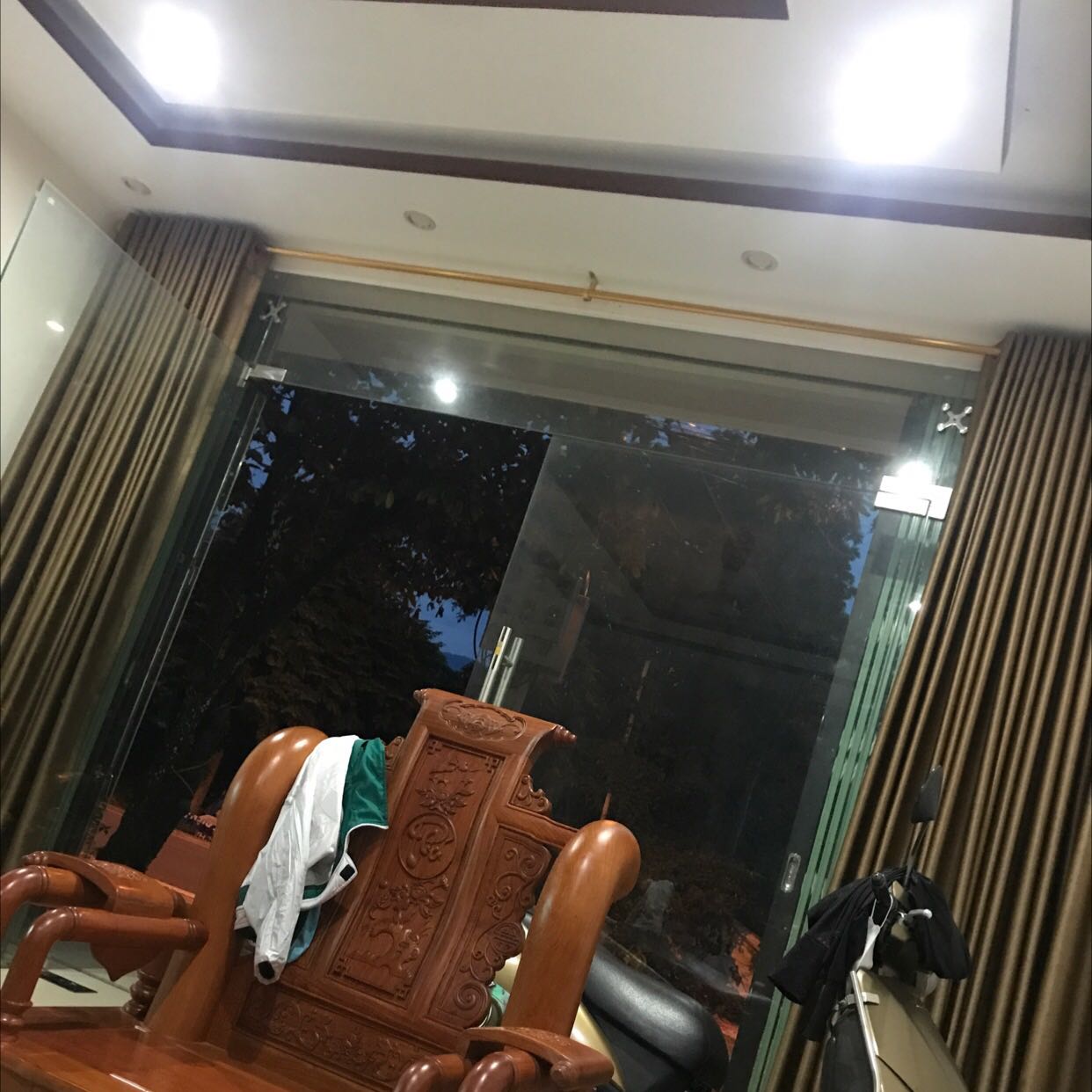 Ối giời ơi đánh giá dưới 5* thì K cho gửi. Cứ bắt buộc phải 5* đến chịu shop.