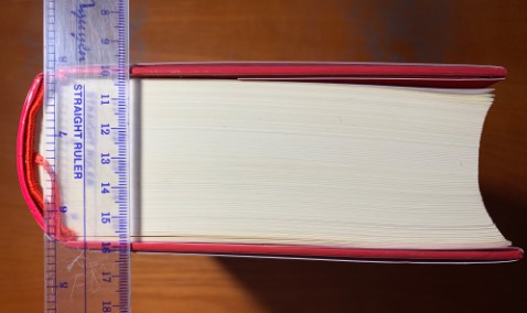 Sách vừa đẹp vừa là một tài liệu quý để mình hiểu rõ về lịch sử Việt Nam. Các sự kiện được diễn giải theo thứ tự thời gian từ thời Hồng Bàng đến thời Hậu Lê.