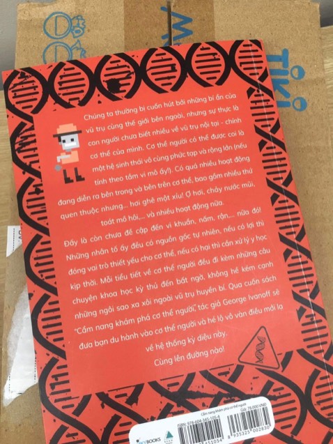 Cuốn sách khoa học mình quyết định mua trong tích tắc sau cuốn "Từ vô hình đến hữu hình". Nội dung trình bày ngắn gọn, dễ hiểu, có nhiều hình minh họa. Đặc biệt là cách kể của tác giả rất hài hước. Nội dung sách cung cấp nhiều kiến thức thú vị về các bộ phận bên trong cơ thể con người. Tiki giao hàng siêu nhanh, sách đẹp, tặng kèm bookmark. Chấm 10đ, nên mua nhé mọi người 😍😍😍😍😍😍😍