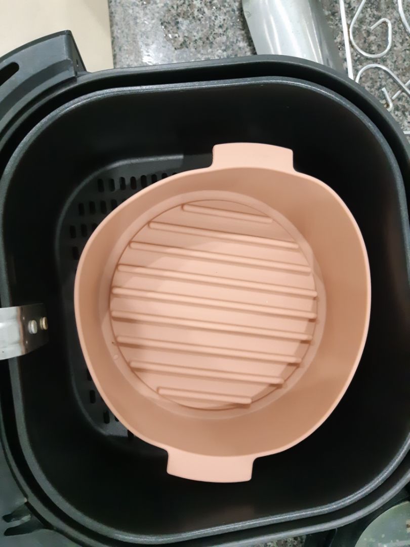 hình chụp nhìn to nên đặt thì lại ko vừa với nồi ở nhà.mà gọi điện đến Tiki thì đượcbáo là không cho đổi nên buồn . tiki nên cho thông tin cụ thể hơn cho khách dễ chọn hoặc cho khách đổi cái khác.