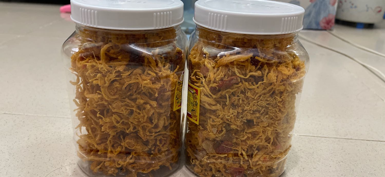 Chờ khá lâu cuối cùng cũng tới 😅. Sản phẩm tốt, đát từ 16/8/2021 đến 16/8/2022, rất xa. Tuy nhiên không thơm ngon bằng khô gà lá chanh