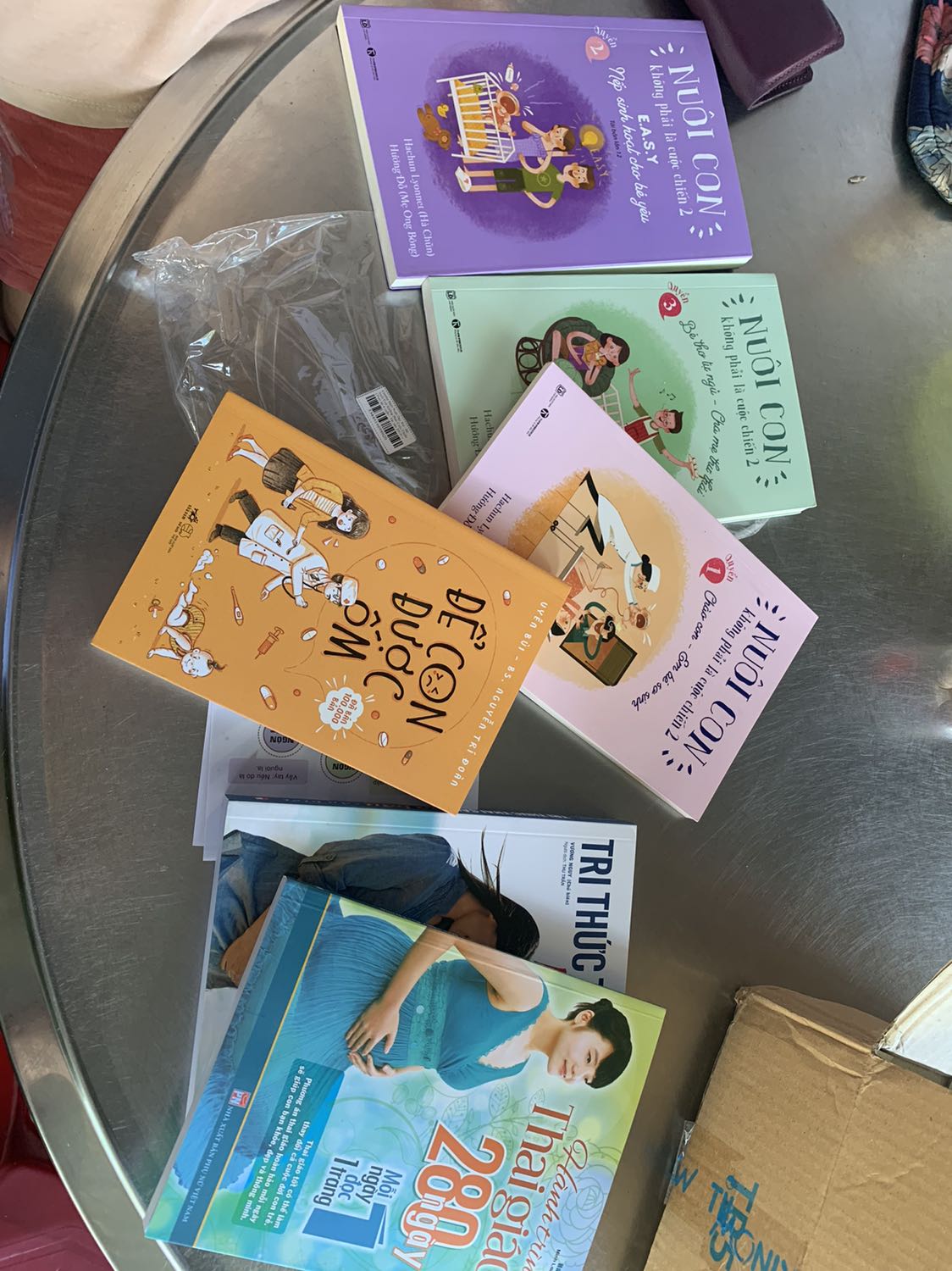 Shop giao thiếu 1 cuốn “ nuôi con không phải cuộc chiến”. Combo 4 cuốn nhưng giao có 3 cuốn!