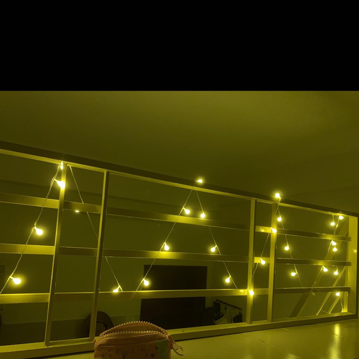 Rớt hết 1 bóng ra còn 1 bóng thì hông cháy 🥲🥲🥲. Vẫn ổn ạ