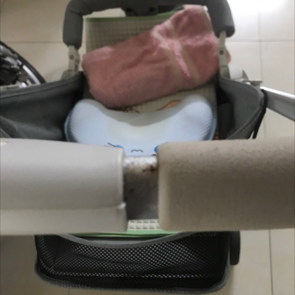 Sản phẩm đẹp, chỉ có chỗ tay cầm khi kéo ra thì sơn bị rỉ sét.các chỗ khác sơn bình thường. Sản phẩm đẹp, chỉ có chỗ tay cầm khi kéo ra thì sơn bị rỉ sét.các chỗ khác sơn bình thường.