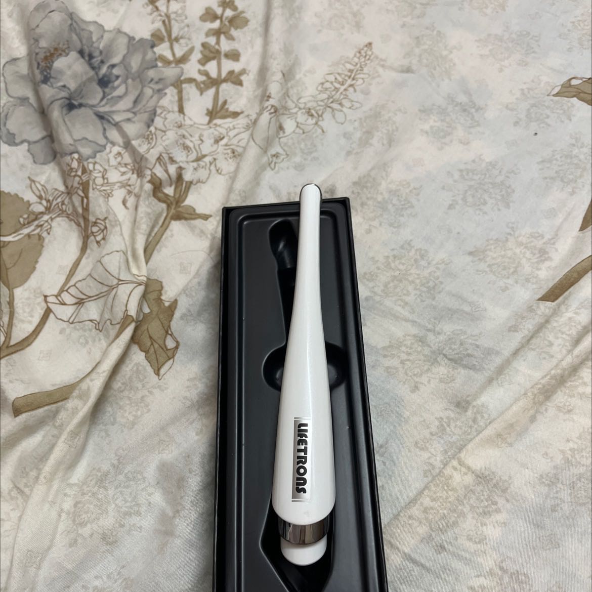 Nhược: Máy chỉ có 1 chế đo rung, mình thấy rung khá mạnh, nhất là vùng mắt trên hơi đau ạ. 
Ưu: thiết kế đẹp, chất lượng Nhược: Máy chỉ có 1 chế đo rung, mình thấy rung khá mạnh, nhất là vùng mắt trên hơi đau ạ. 
Ưu: thiết kế đẹp, chất lượng