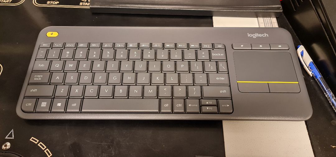 Đơn giản là ngon, dùng cho
công viêc thì rất rất ổn, tầm 7m hoạt động bình thường. Phím nẩy tốt, độ cứng vừa phải, khá nhẹ...
Độ bền thi không thể nói... chỉ tin vào 
thương hiệu thôi, với logitech thì hy vọng bền bỉ vì đã dùng nhiều món.
Mọi người nên mua dùng vì tiện lợi, chất lượng ok