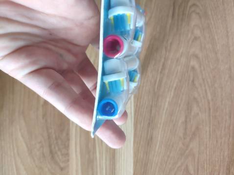 Chuẩn máy Oral B dùng rất thích, cước mềm vừa đủ, giá hợp lý, mình cứ 3 tháng thay 1 lần nên mua vài bộ dùng dần. Đóng gói cẩn thận, giao hàng nhanh. Hài lòng