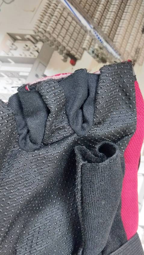 Các đầu ngón tay cắt ko khâu lại để bun chỉ hết chắc đeo được 3 lân là bỏ that vọng