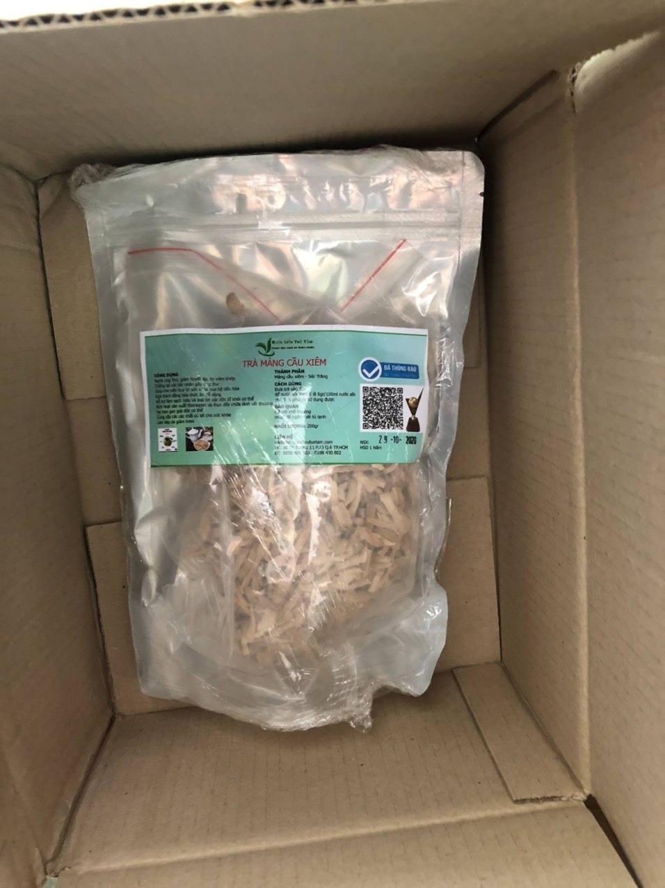 Trà mảng cầu thơm và ngon, vị ngọt nhẹ và the chua tự nhiên của mảng cầu
mình mua của shop nhiều lần rồi, mình nên có khuyến mãi cho khách hàng thân thiết thì sẻ tuyệt hơn nữa, dù sao củng tin tưởng shop và tiki