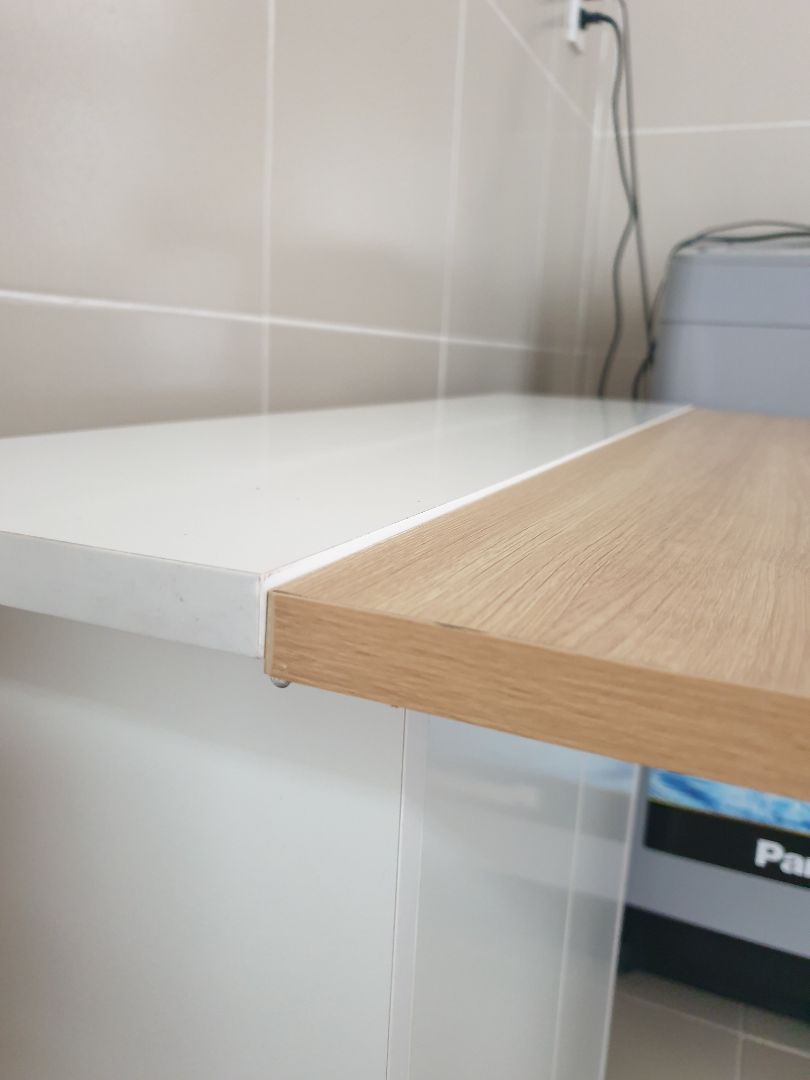 sản phẩm chắc chắn, nói chung khá hài lòng nhưng có 1 bản lề bị cong vênh làm cửa tủ ko mở ra được. vấn đề nhỏ có thể tự sửa được. tuy nhiên mong shop lần sau lắp sản phẩm thì kiểm tra cẩn thận