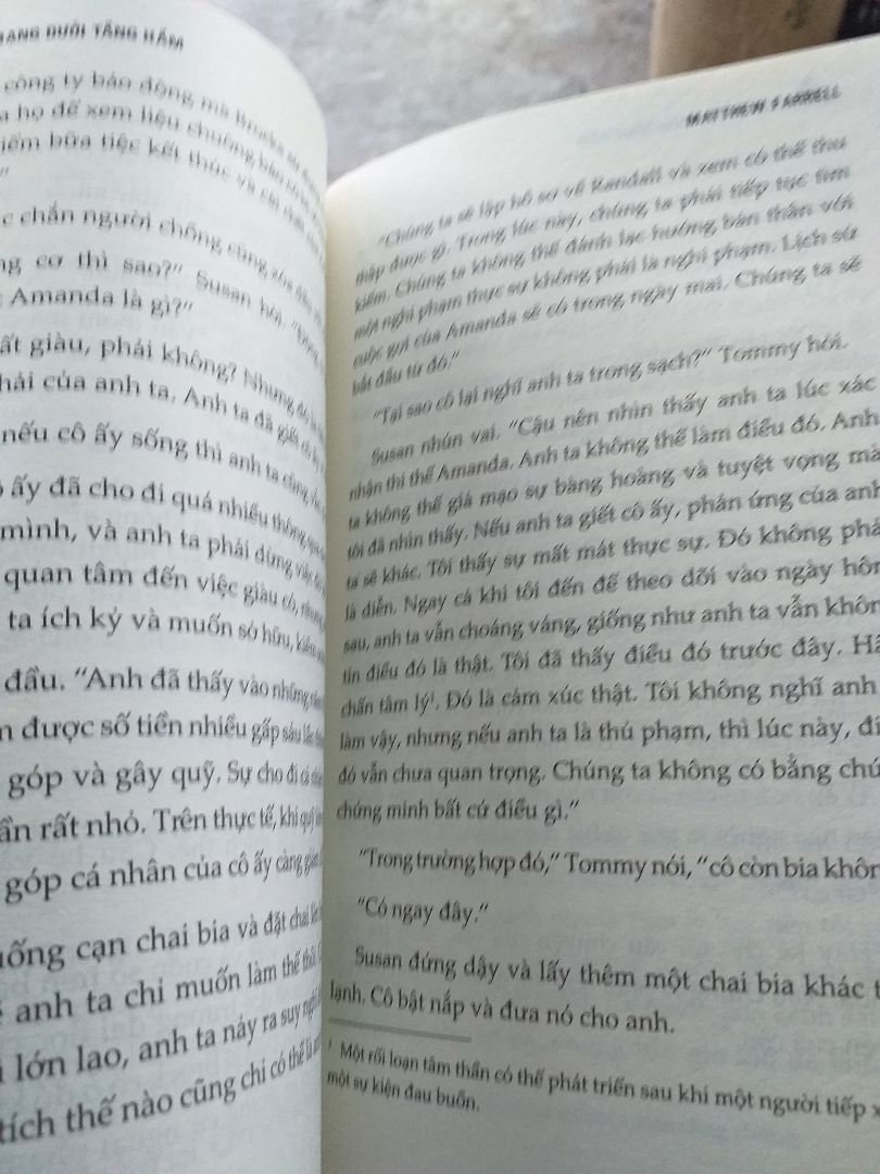 càng đọc càng bị lôi cuốn, không muốn bỏ xuống mà chỉ muốn đọc một lần cho hết quyển truyện. sẽ sưu tầm đủ bộ.