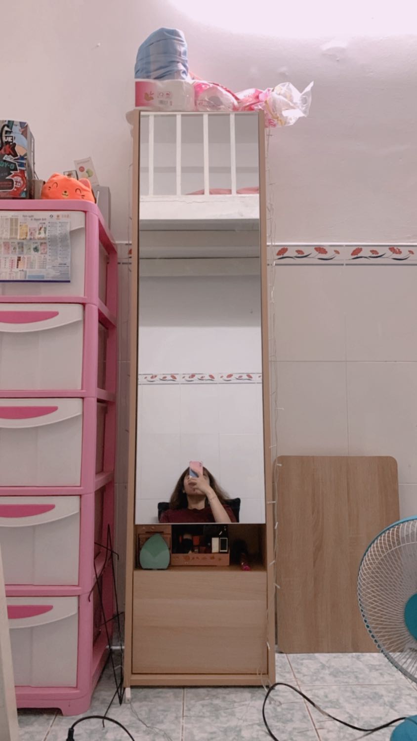 Siêu phẩm tủ trang điểm nha mng 💕
Ai thích màu mè mua thêm đèn lè gắn vào như mình đảm bảo xinh lung linh sf các kiểu ổn áp nha 🥰
Shop giao lắp tại HCM sẵn luôn huhu xinh xẻo 💓💓💓 iu shopp