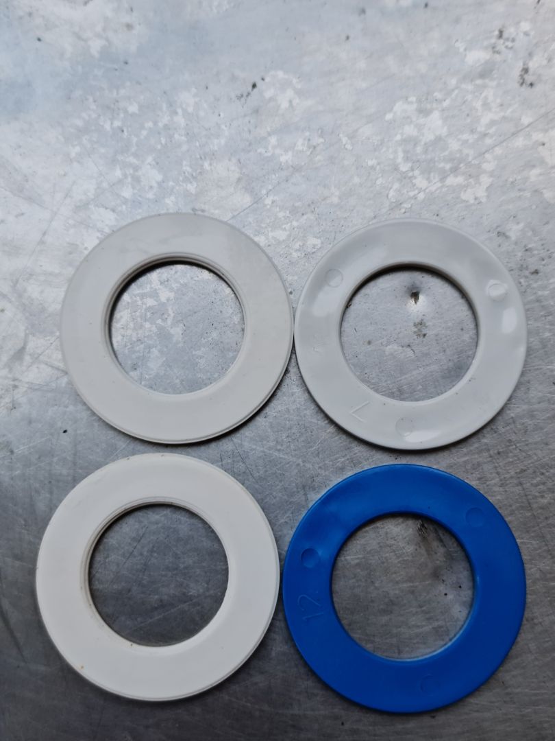 Mìn ko  đánh giá cao về chất lượng, so với hàng mua trực tiếp tại *** thì hàng mua đmx vẫn thấy sắc sảo hơn nên chắc sẽ ko mua lại. Ai chưa mua thì có thể mua rồi thử so sánh. Nó ko chênh nhiều tiền lắm để đánh đổi sự ko yên tâm thì có lẽ ko nên mua