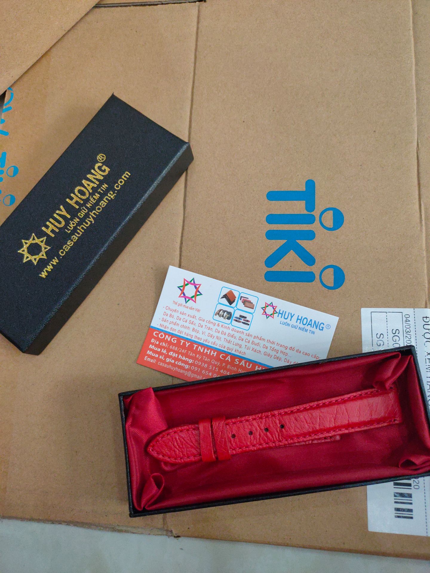 Dây đồng hồ đẹp... da mềm có hộp có thẻ bảo hành nữa... Rất rất thích