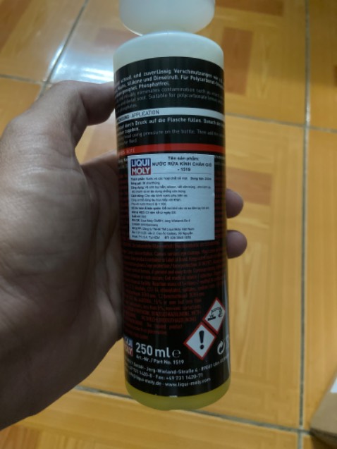 Giao hàng nhanh. Đóng gói cẩn thận. Hàng chính hãng. Chất lượng tốt, gạt nước mưa rất sạch, làm hết tiếng rít khi gạt mưa. Dùng kèm với dung dịch nano chống bám nước trên kính cho hiệu quả tuyệt vời. Lưu ý pha đúng tỷ lệ do là hoá chất đậm đặc.