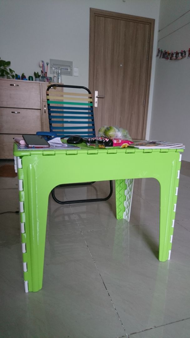 Bàn chắc chắn, tiện lợi. Bàn chắc chắn, tiện lợi.