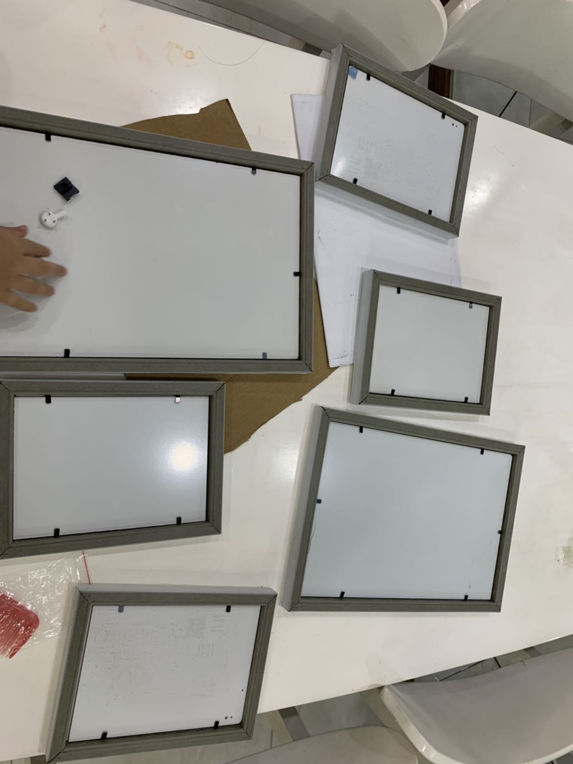 Như thế này ko biết làm sao mà trèo lên luôn, chắc bỏ chứ ko có lỗ cũng ko biết treo sao 
Nói chung ko hài lòng 
Cái này là khuôn hình thì đúng hơn chứ ko phải tranh