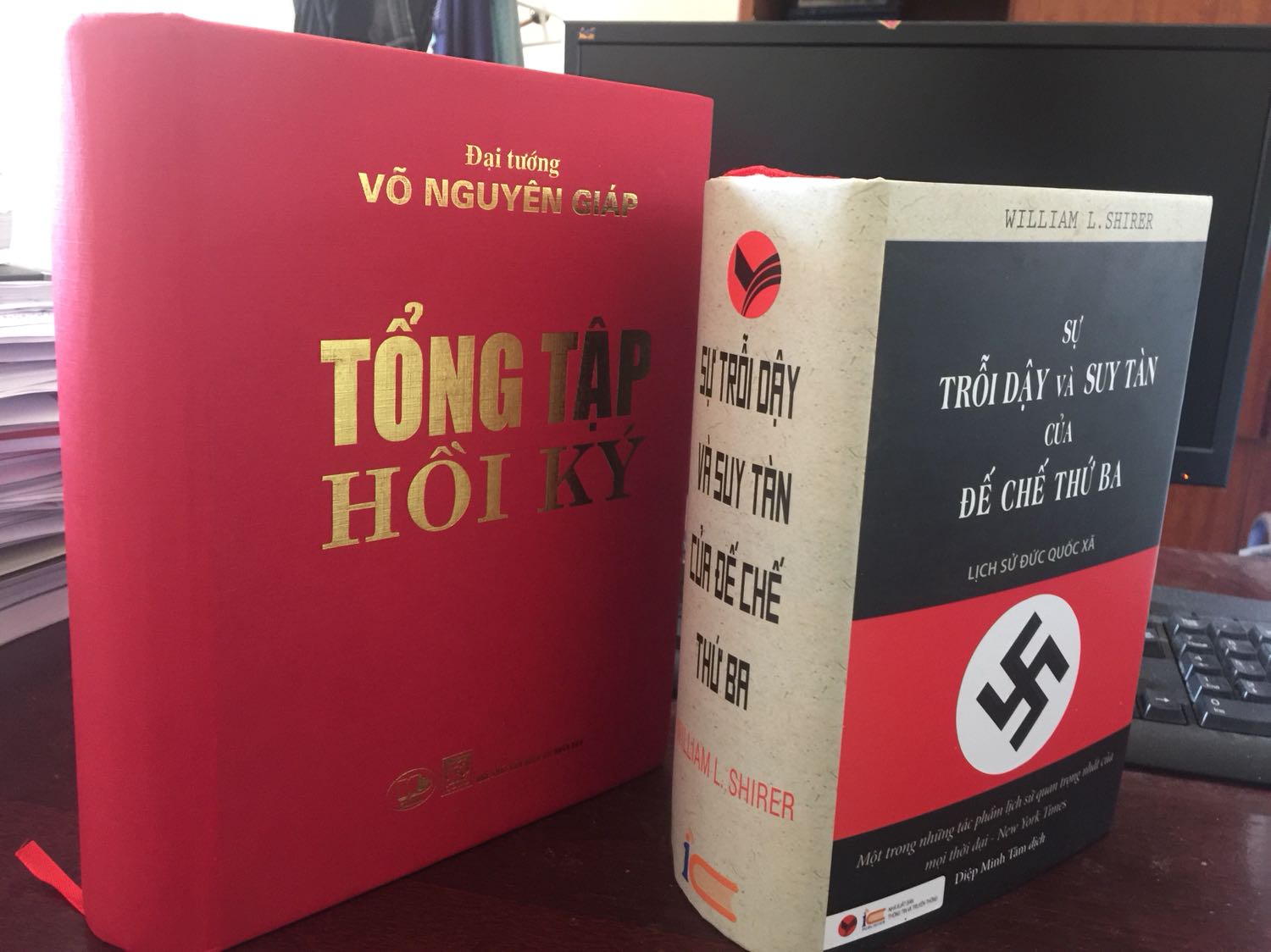 1. Cuốn sách giúp hiểu về Đức Quốc Xã
2. Ai muốn tìm hiểu về CTTG thì nên tìm cuốn này
3. Hình thức đẹp bắt mắt, chữ đọc rất rõ, sách dày
4. Sách vận chuyển tốt bao bọc cẩn thận, còn một vài chỗ điểu khuyết nhưng ko đánh nói.
Nếu có 4 sao rưỡi thì có lẽ tốt hơn bởi 5 sao thì hơi hoàn hảo quá mức, còn nếu chọn 4 sao thì thực sự chỉ giành cho người khó tính về nội dung