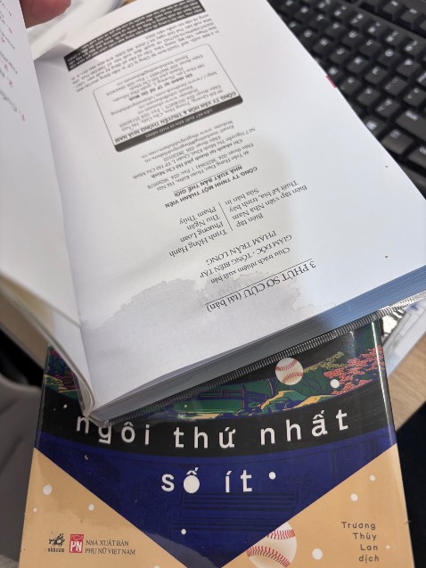 Lần đầu tiên thấy Tiki giao hàng mùa mưa mà đóng gói kiểu tạm bợ thế này

Kết quả là sách của mình đã bị ướt.
