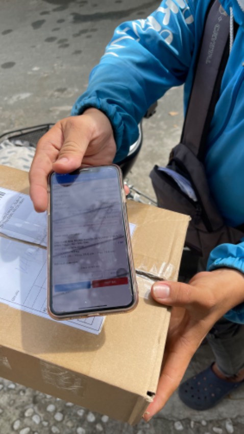 Ko có hàng giao model khác. Haizz phải trả hàng