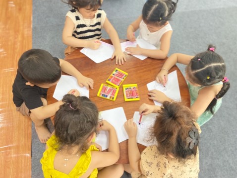 màu sắc đẹp .nội dung phong phú .bé nhà mình rất thích .đặc biệt sách rất có tính giáo dục