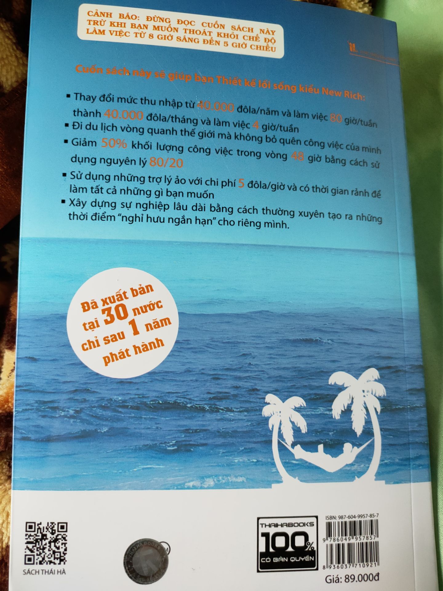 cuốn sách có lối viết kiểu tự sự dễ đọc, bố cục mạch lạc dễ hiểu và đã cung cấp rất nhiều thủ thuật hay giúp những người làm công việc công sở tiết kiệm thời gian và giảm stress (ví dụ thủ thuật kiểm tra và trả lời email 2 lần một ngày vào những giờ xác định) cuốn sách giúp thiết lập một cuộc sống “ngăn nắp hơn” và vui vẻ hơn nhiều.
