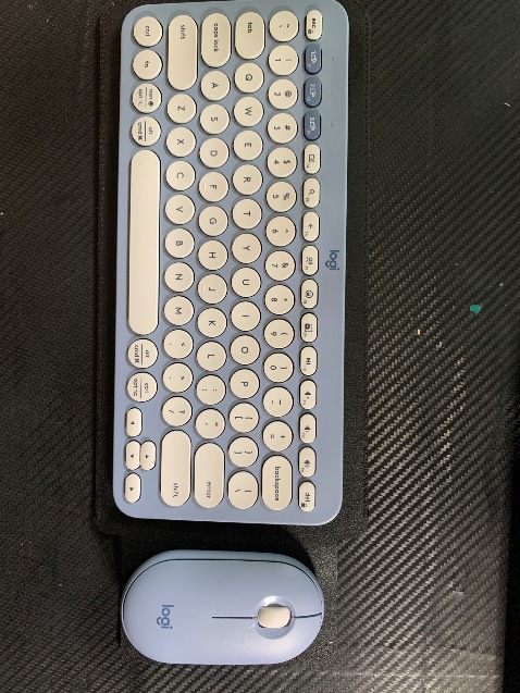 Chất lượng tốt, gắn vào nhận ngay. Gọn nhẹ, phím bấm và chuột đều êm, ko ồn, chỉ 1 usb bolt là kết nối cả 2 thiết bị. Giao hàng nhanh, đóng gói kỹ, ngoại quan hàng đẹp. Cám ơn shop. Chất lượng tốt, gắn vào nhận ngay. Gọn nhẹ, phím bấm và chuột đều êm, ko ồn, chỉ 1 usb bolt là kết nối cả 2 thiết bị. Giao hàng nhanh, đóng gói kỹ, ngoại quan hàng đẹp. Cám ơn shop.