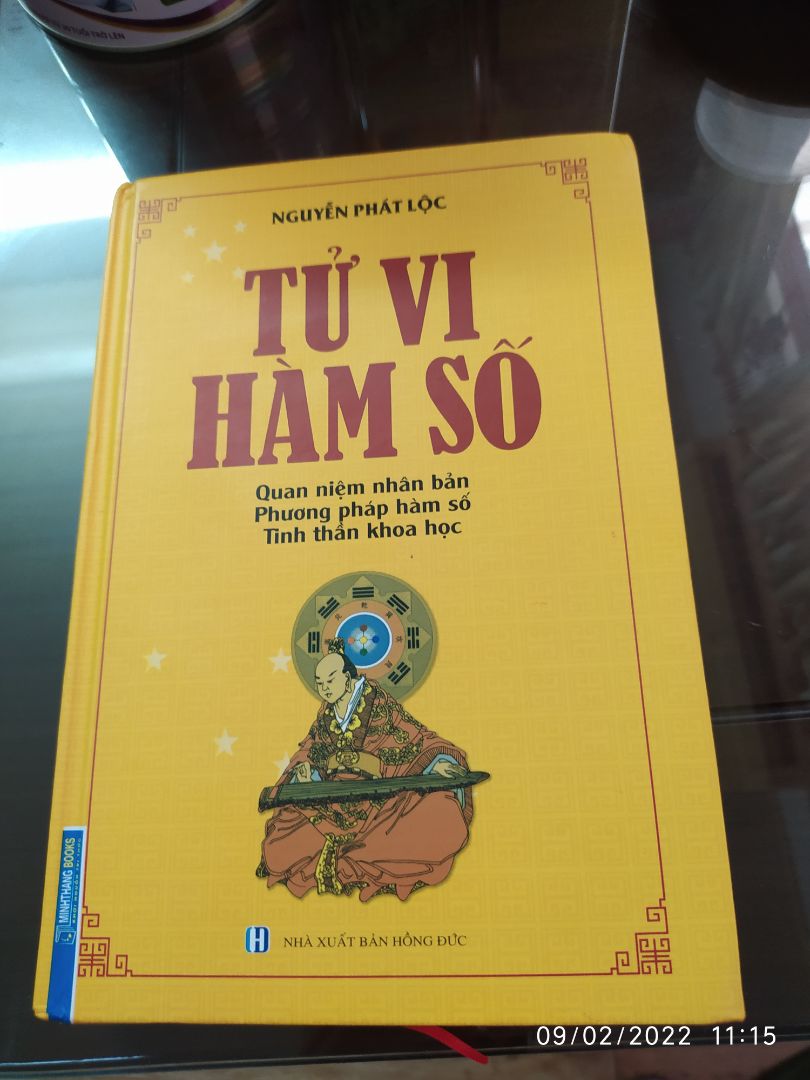 Sách được đóng bìa cứng rất đẹp. Nội dung phù hợp với người bắt đầu tìm hiểu về tử vi của tôi. Thời gian giao hàng rất nhanh, shipper lịch sự.