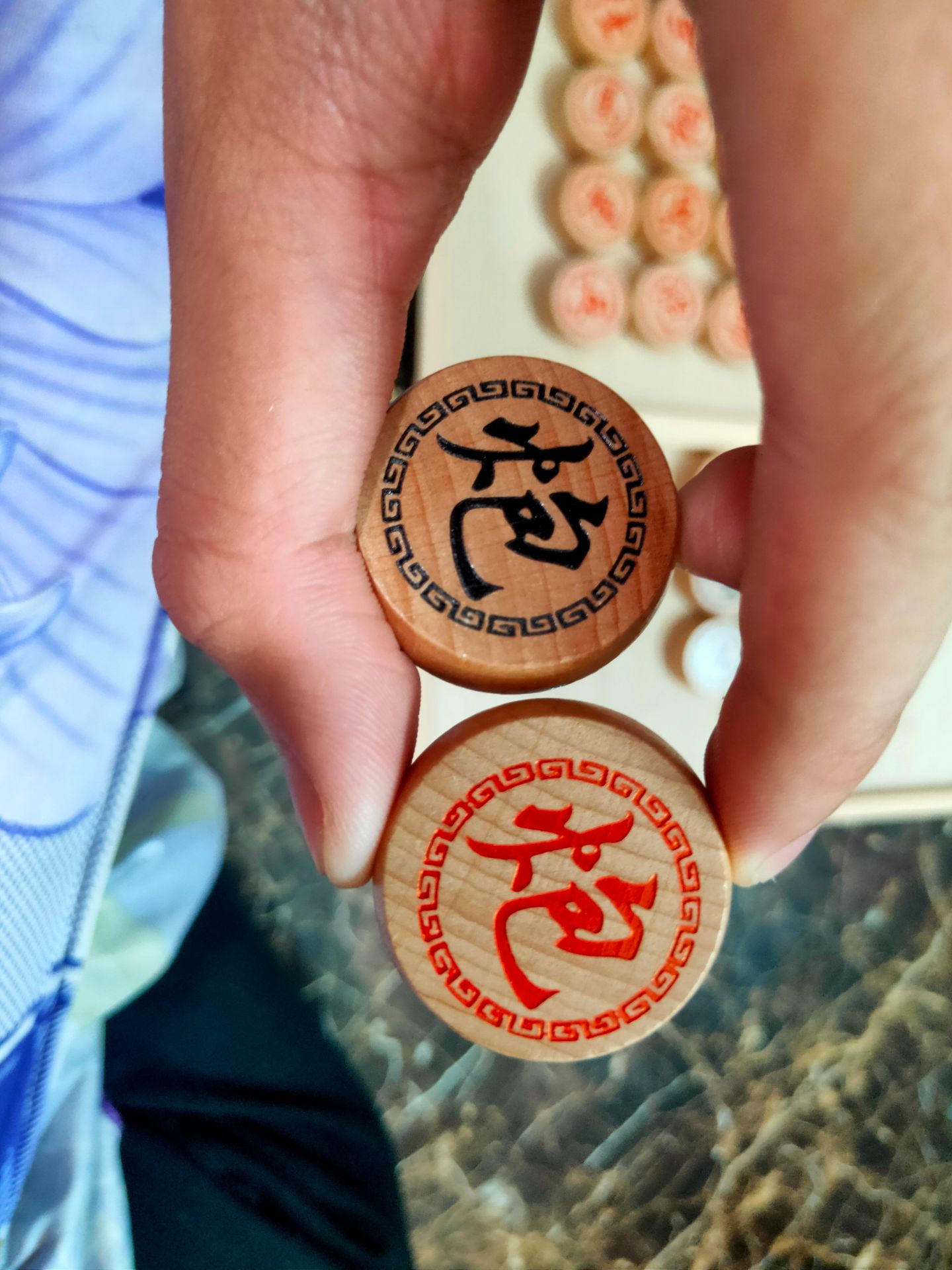 Đóng gói cực kỳ cẩn thận
Rất hài lòng với sản phẩm về bàn cờ lẫn quân cờ
Bàn cờ to, dày, chắc chắn vô cùng
Quân cờ thì to, chữ viết rõ ràng, hoa văn cũng vô cùng ưng ý ???
⭐⭐⭐⭐⭐