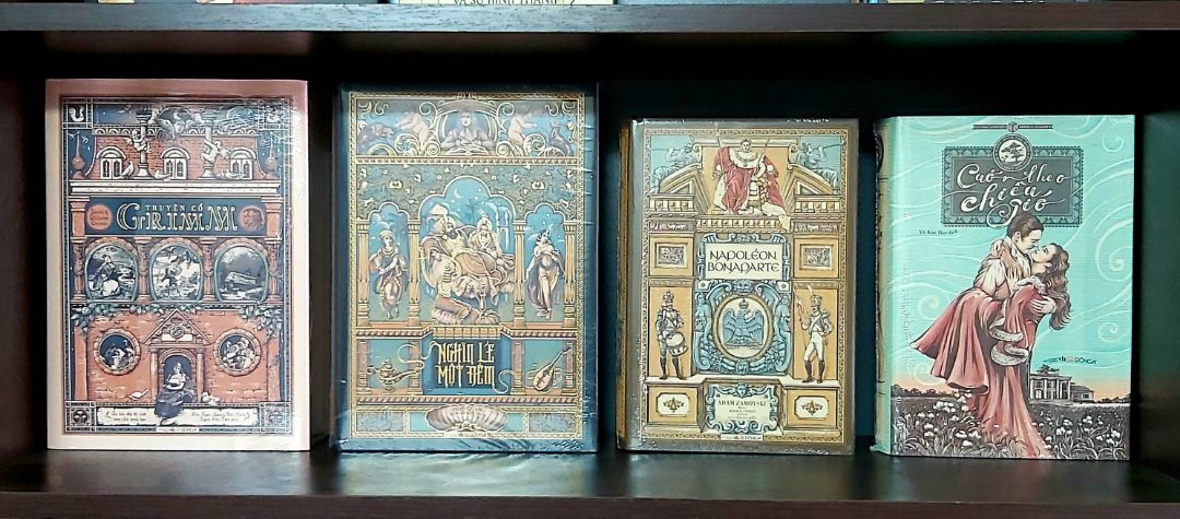Thích là nhích 🤩 sách đẹp nên mua 😍.
Dịch vụ Tiki nhanh gọn và tiện ích. Sáng sớm mình đặt sách, trưa cùng ngày đã nhận được. Tuy nhiên, mình xin góp ý với bộ phận đóng gói hàng của Tiki, dù sách ít hay nhiều giá trị xin đóng gói cận thận hơn. Quyển sách này của mình được đóng hộp, có chống   sốc nhưng lỏng lẻo lắm sách vẫn bị mẻ một chút bìa 😥 trong quá trình vận chuyển, mình sót lắm. Mong Tiki ngày càng hoàn thiện, mình ủng hộ lâu dài.