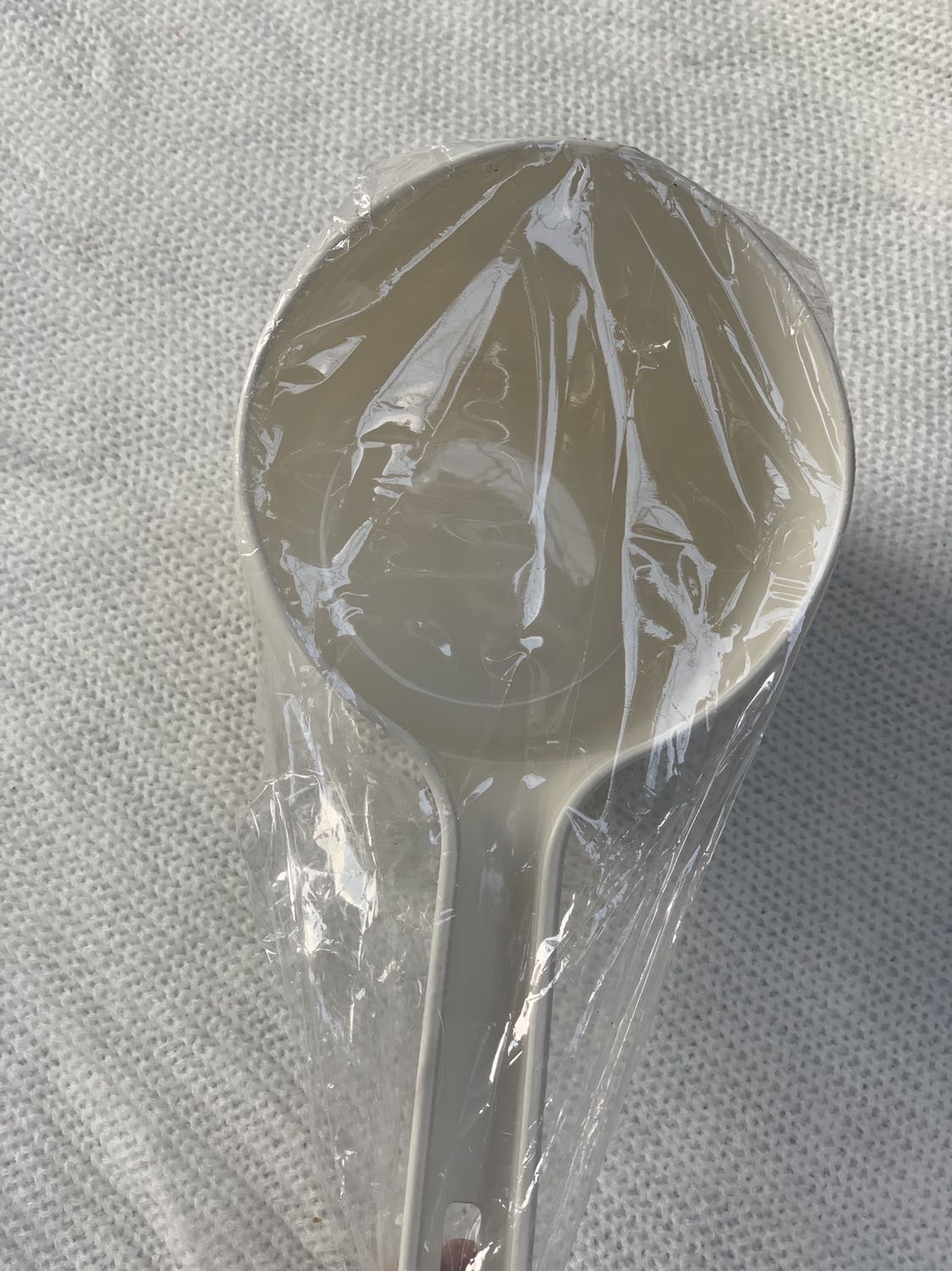 Sản phẩm khá đẹp, màu trắng mình cũng thích. Cầm khác hẳn mấy loại thường