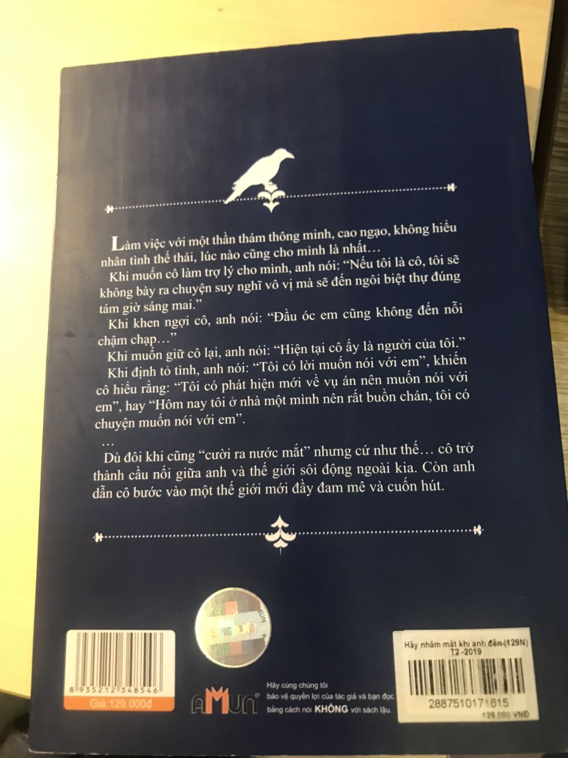 Sách đẹp lắm nhé, sách của mình thì không bị nát hay rách đâu, có cả bookmark nữa, rất đáng tiềnn, nên mua nhaa