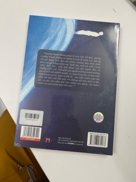 Giao hàng nhanh, chủ nhật đặt mà thứ hai đã giao rồi. Gói hàng ở tình trạng tốt, không bị móp méo chỗ nào cả, Sách thì có cuốn có bookcare, có cuốn không nhưng tất cả đều không bị trầy xước hay gì cả, giao đủ sách. Tiki làm việc rất năng suất nha về điểm này cho tiki hẳn 5 sao luôn.
