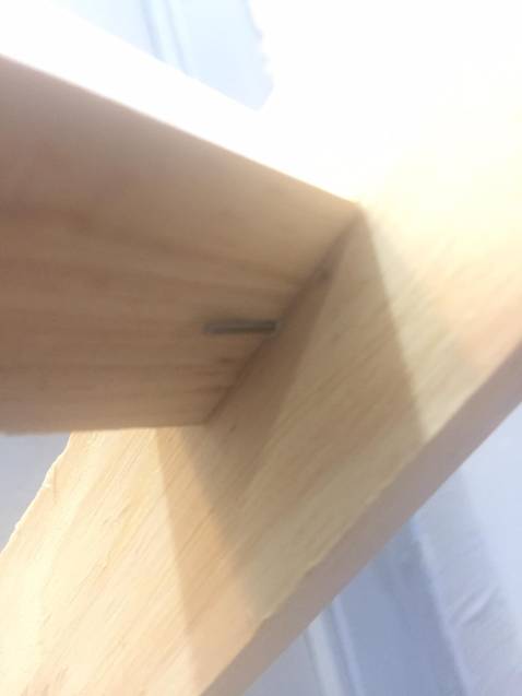 Mình mua bàn xếp của Vhappyshop lần thứ 2. Lần này hoàn toàn thất vọng và trái ngược với lần trước. Mặt bàn bị trầy trụa, kích thước nhỏ hơn lần trước. Dàn chân bàn là miếng ván mỏng, ọp ẹp, thấp hơn đợt trước phải đến 3cm, đinh bắn xiên ra ngoài nguy hiểm và dễ gây tổn thương khi thao tác setup bàn. Mình đính kèm hình ảnh cả 2 đợt mong Vhappyshop đổi lại sản phẩm như đợt 1. Đừng làm khách hàng thất vọng. Mình còn giới thiệu người khác.