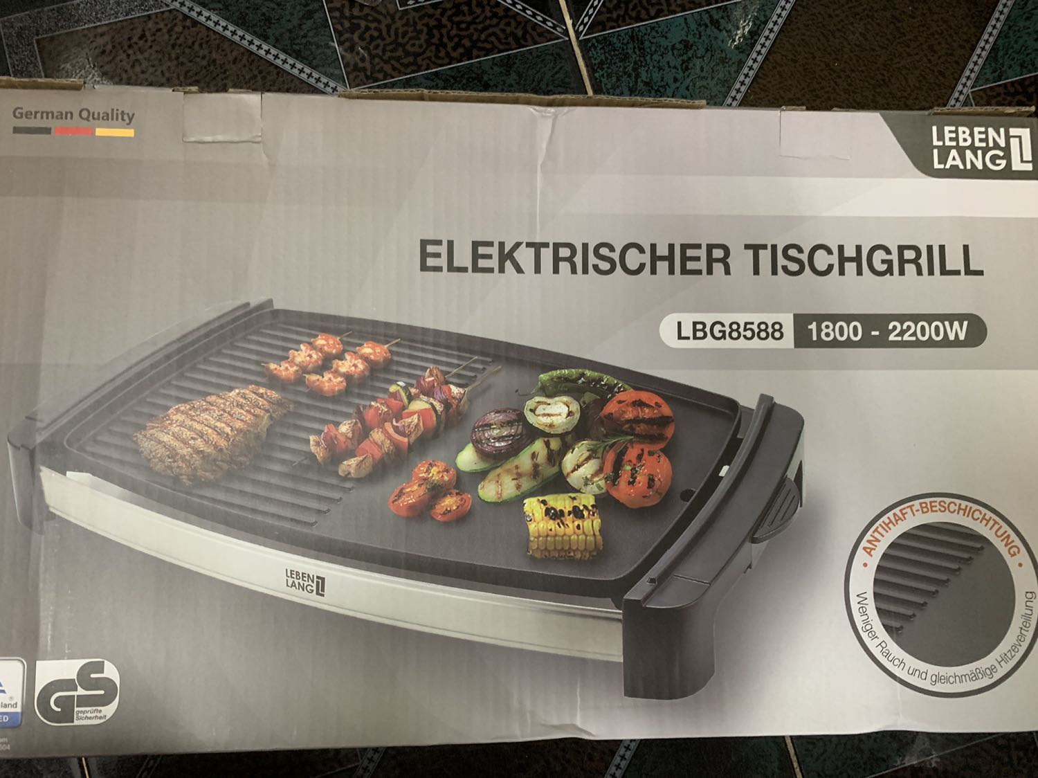 Bếp đẹp, như hình mẫu. Giao hàng đúng hạn, vận chuyển đến nơi hộp vẫn còn nguyên, cứng cáp. 

Bếp sử dụng dễ, nướng thịt ngon, nóng đều. Có điều mình chưa biết cách vệ sinh lắm nên còn hơi cồng kềnh khoảnh vệ sinh :D