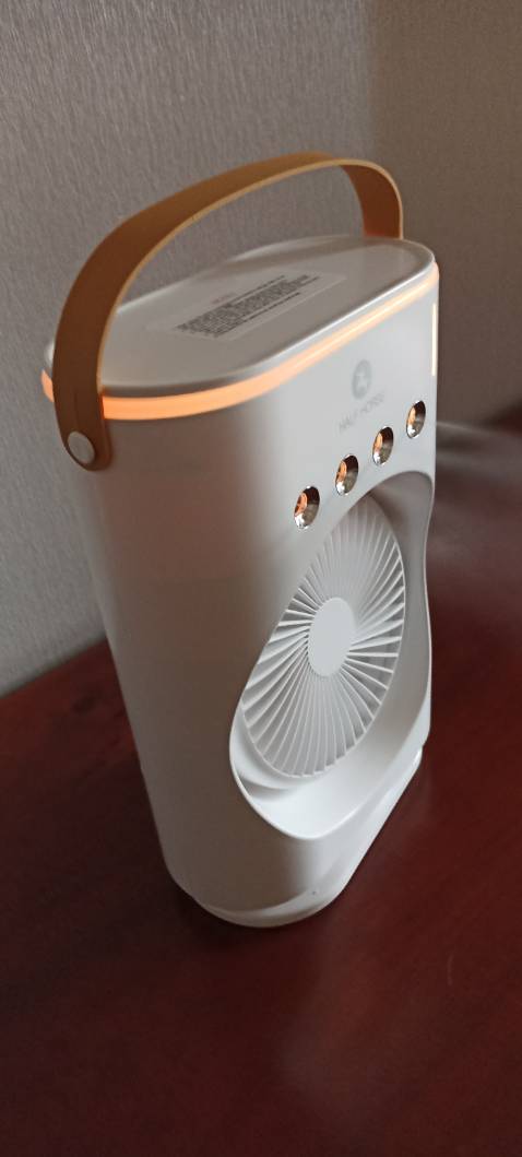 Động cơ mạnh, 
Quạt chạy êm _ Phung sương bốn vòi." Nhưng" mình có thể sử dụng hai hoặc ba đều được cả. 
Mọi người ơi nên mua quạt này sử dụng khi mùa hè nóng bức.
Mình mua hai khi sử dụng phung sương mọi người nên thủ chai nước kế bên siêng năng chăm nước đừng để cạn nước!