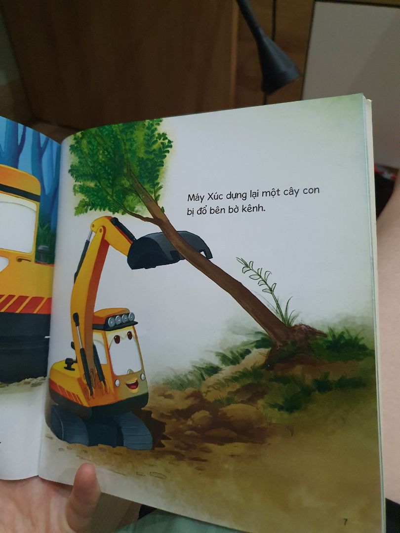 bé nhà mình thích xe nên mình mua bộ xe này. nội dung phù hợp vs các bạn nhỏ 4-5 tuổi.