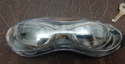 Khá hài lòng, chỉ là không có nhiều màu sắc để lựa chọn. Kính phù hợp cả người lớn và trẻ em lớn hơn 10.