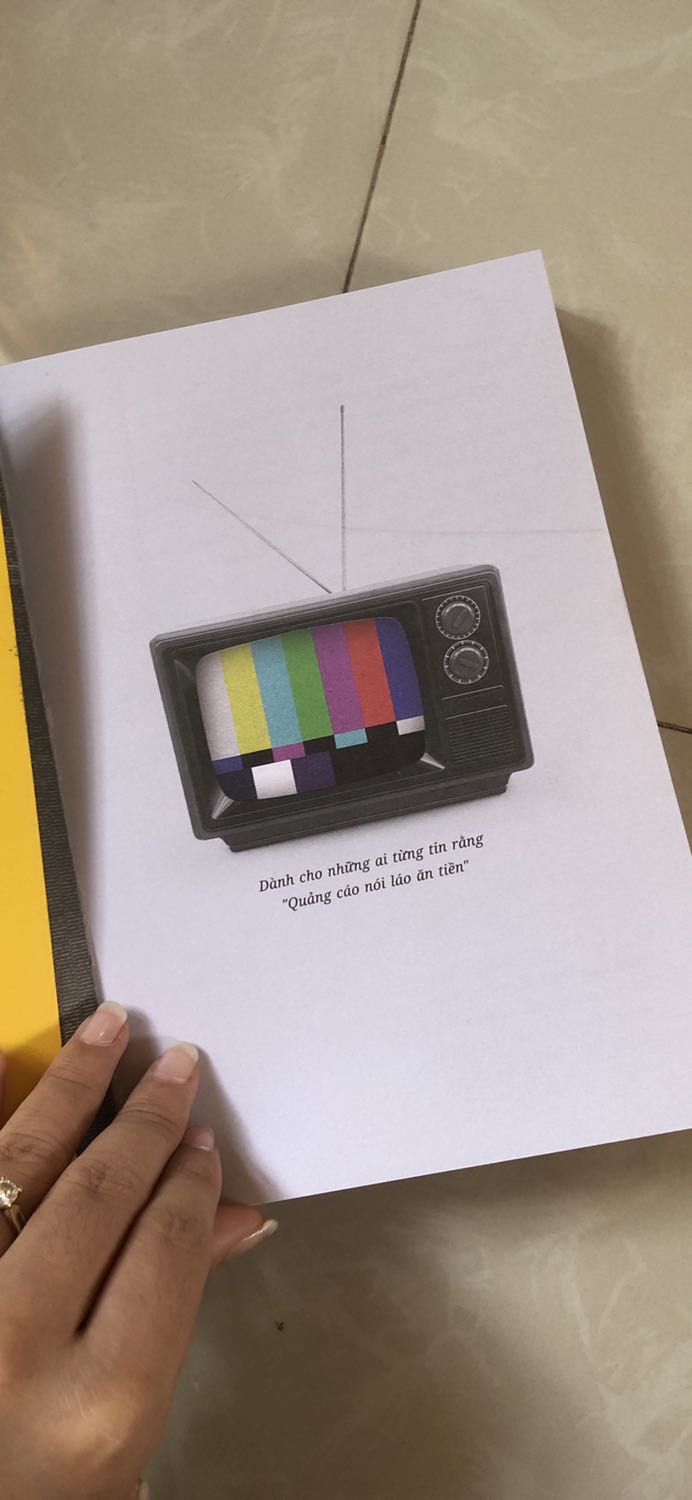Em mình học bên truyền thông, nên mình có tìm mua quyển này, đọc ké thấy cũng hay về nội dung. Còn giấy in này mình ko thích lắm