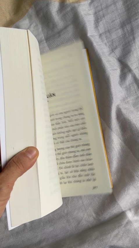 Sách được nhiều người giới thiệu nên muốn mua tham khảo.
Về chất lượng sách và giấy khá ổn.
Giao hàng nhanh, vận chuyển đóng gói ổn.