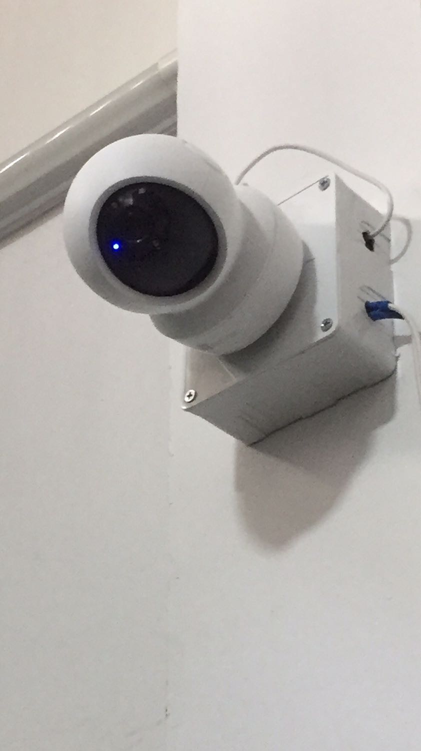 Tôi đã mua camera này . Với sản phẩm này thì hình ảnh rõ nét . Cảm biến hồng ngoại thì nhạy . Mới dùng được 3 ngày chưa biết lâu dài ra sao . Còn bao bì thì đóng gói cần cho thêm túi hơi để chống vva đập khi vận chuyển