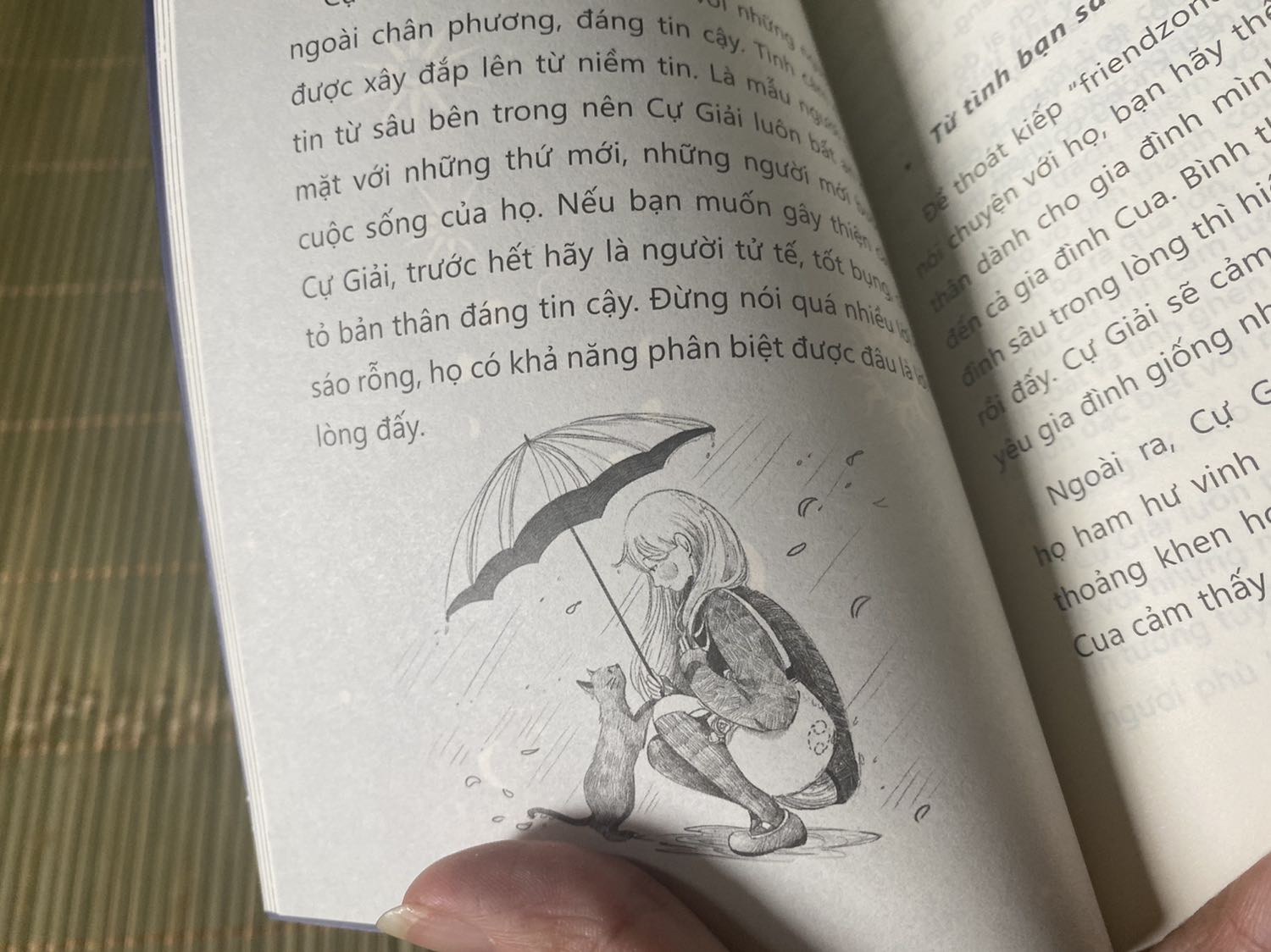 Cute khủng khíp ý. Sách thuộc chủ đề tình yêu cung hoàng đạo, mang tính giải trí cao, nhiều hình minh hoạ rất đáng yêu, tặng kèm quà để tô màu. Asbooks cũng đã nói đây đơn thuần là sách giải trí chứ không liên quan gì về kiến thức chuyên sâu chiêm tinh học, có một số cặp đôi hợp và duyên số đều căn cứ theo vị trí trên vòng hoàng đạo chứ không phân tích đủ cp 12-12. Nếu ai muốn chuyên sâu hơn thì nên tìm bộ 12 mảnh ghép nhé. Chứ chê kiểu lệch sóng như sách ko đủ sâu với chả chuyên thì hơi vô duyên nghen. Mình thấy rất cư tê đáng mua lắm luôn ý.