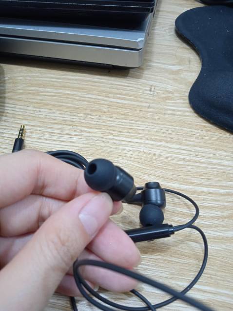 Âm thanh tốt, đeo lâu dễ chịu, chất lượng truyền âm tốt, nghe khá hay