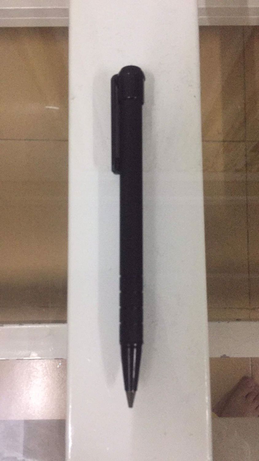 Nếu đã quá quen với chì bấm pentel thì xài cây này cực khó chịu, chả khác gì hàng chợ, không nhãn chống hàng giả, bụi bám lúc giao hàng. Khá thất vọng Nếu đã quá quen với chì bấm pentel thì xài cây này cực khó chịu, chả khác gì hàng chợ, không nhãn chống hàng giả, bụi bám lúc giao hàng. Khá thất vọng