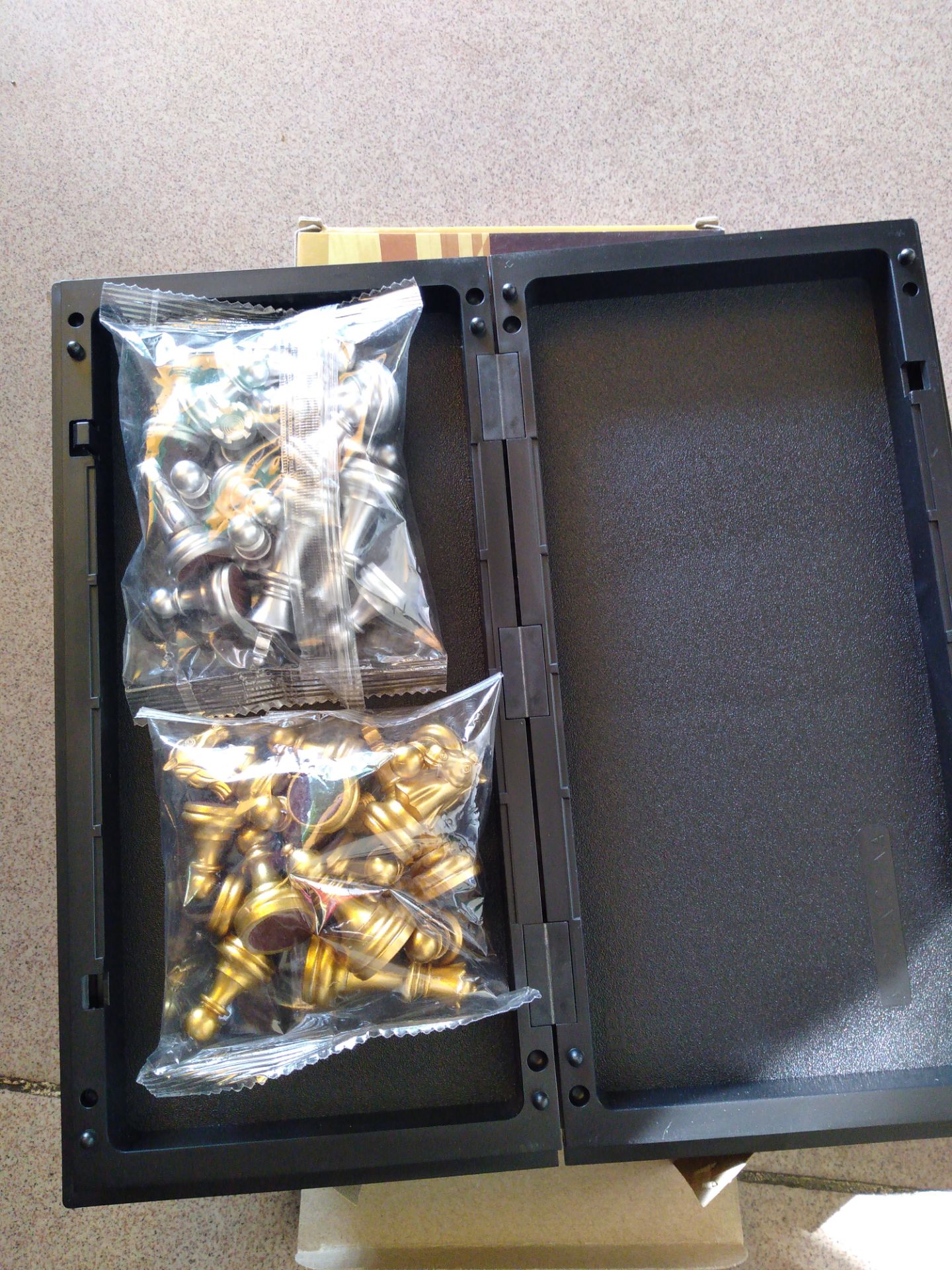 y như quảng cáo, hàng dùng rất tốt, nam châm dính vừa phải, mẫu mã đẹp, giao hàng nhanh. đáng tiền mua